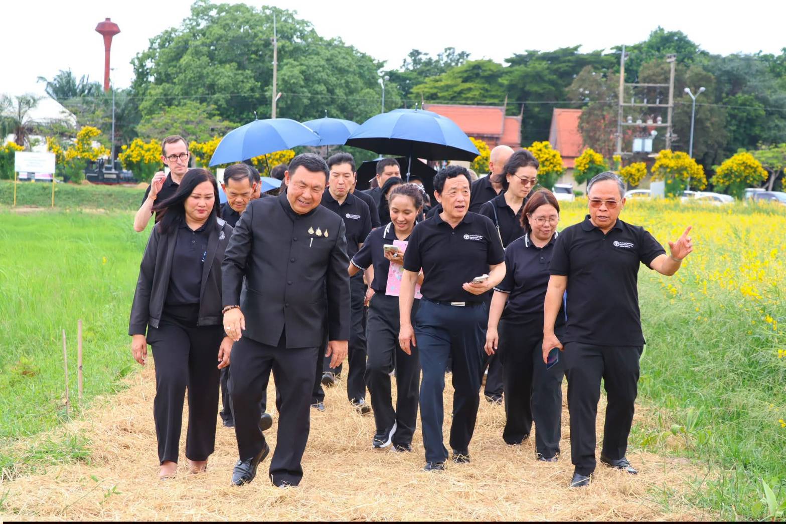 title - เลขาธิการสำนักงานการปฏิรูปที่ดินเพื่อเกษตรกรรม ให้การต้อนรับ ดร. ฉู ตงหยู (Qu Dongyu) นักการทูตและนักวิชาการชาวจีน ดำรงตำแหน่ง ผู้อำนวยการใหญ่องค์การอาหารและเกษตรแห่งสหประชาชาติ (FAO) พร้อมด้วยคณะผู้แทน FAO ในโอกาสเดินทางมาเยือนประเทศไทย ณ ศูนย์ส่งเสริมและพัฒนาอาชีพเสริมนอกภาคการเกษตร